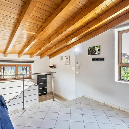 Apartament House *